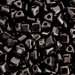 RTriangel Bead cz 66424 size 2.5x5mm 50grams